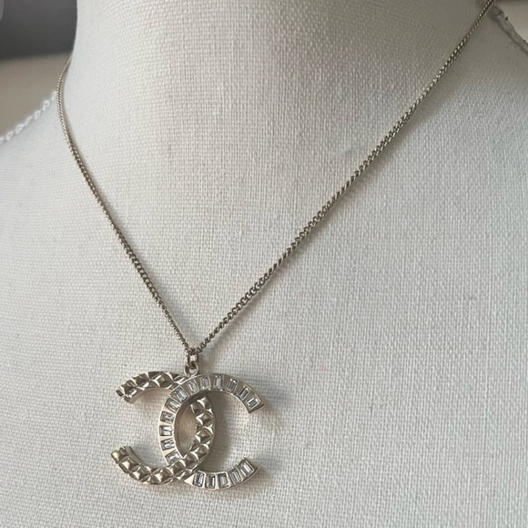 Chanel Champagne Gold and Rhinestone Pendant Necklace - Picture 4 of 11